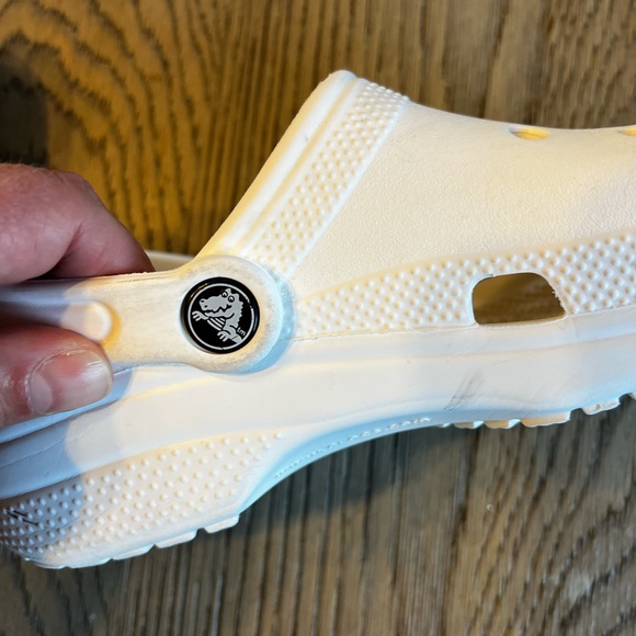 White Unisex CROCS women’s size 7. Men’s size 5 - Picture 5 of 9